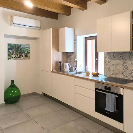 Old Town Stone House Tatil Evi Pula