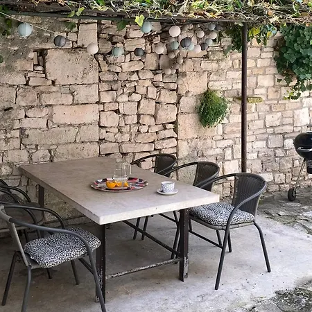 Old Town Stone House Tatil Evi Pula