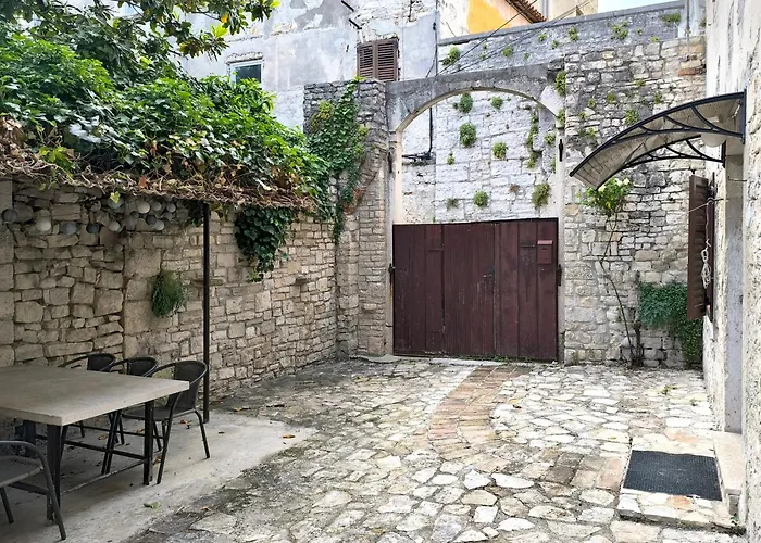 Old Town Stone House Nyaraló