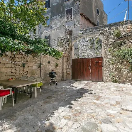 Holiday home Old Town Stone House Pula