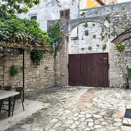 Old Town Stone House 度假居