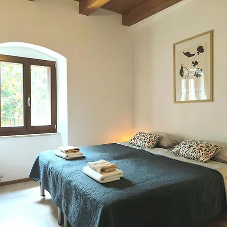 Old Town Stone House 풀라