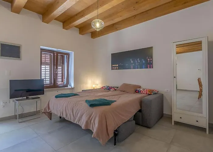 Old Town Stone House 펜션 *