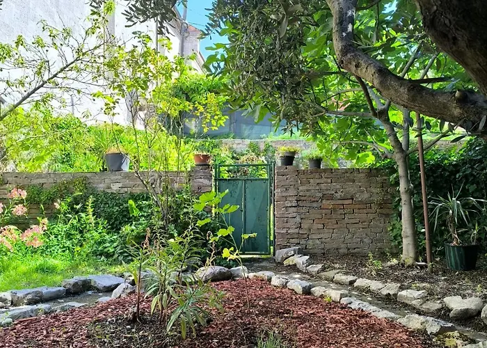 펜션 Old Town Stone House 풀라