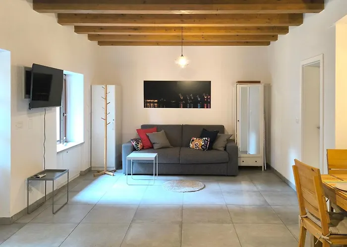 Old Town Stone House * 풀라